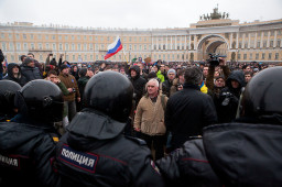 В Петербурге накажут полицейских, которые задерживали протестующих